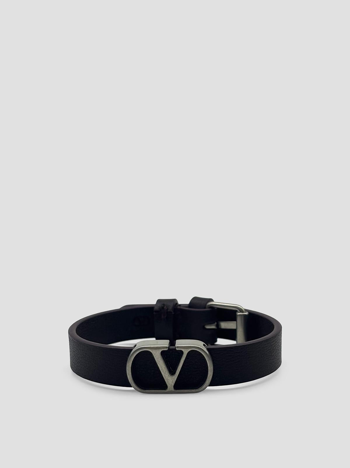 V Logo Signature Leather Bracelet