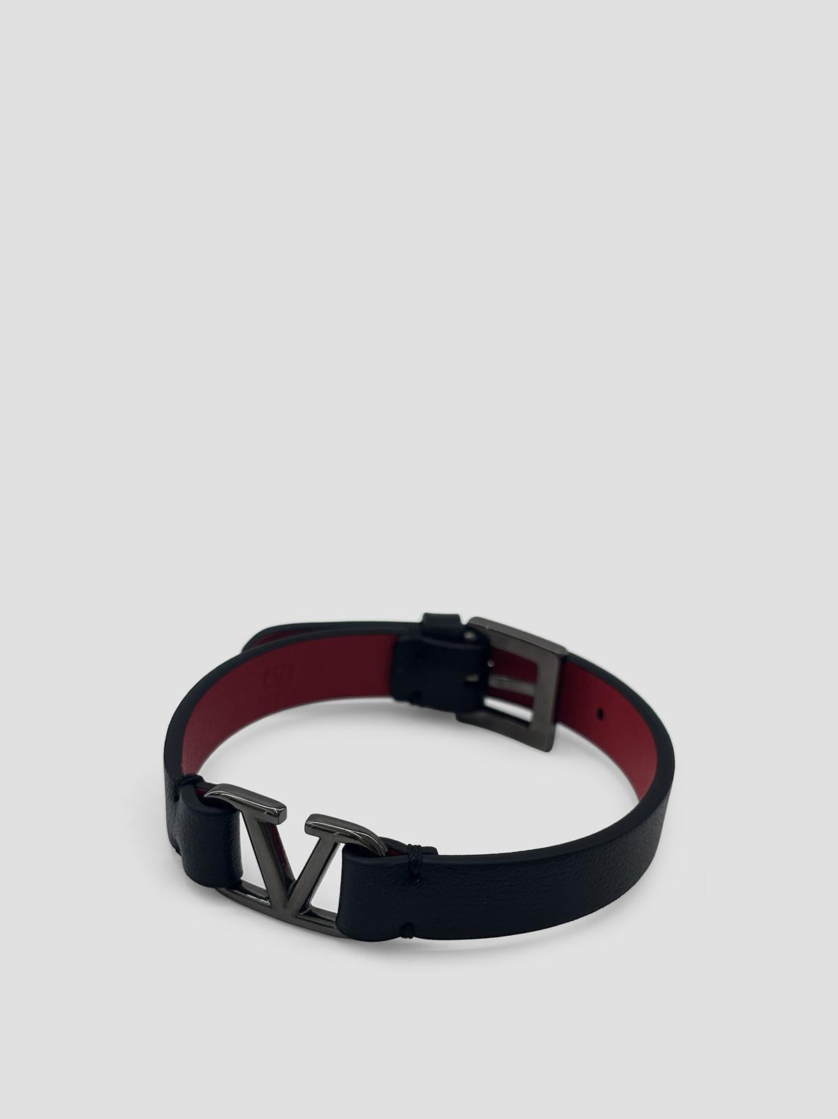 V Logo Signature Leather Bracelet