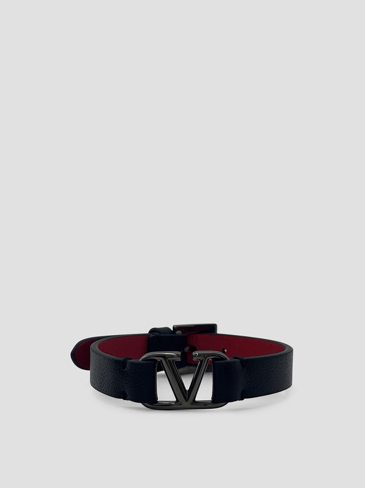 V Logo Signature Leather Bracelet