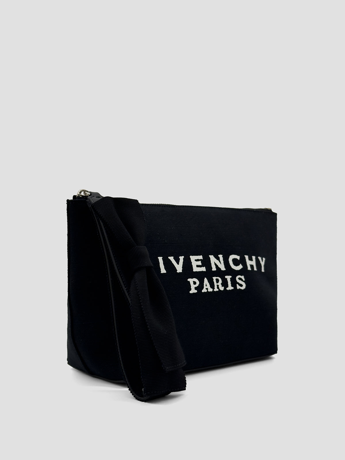 Torbica z logotipom Givenchy
