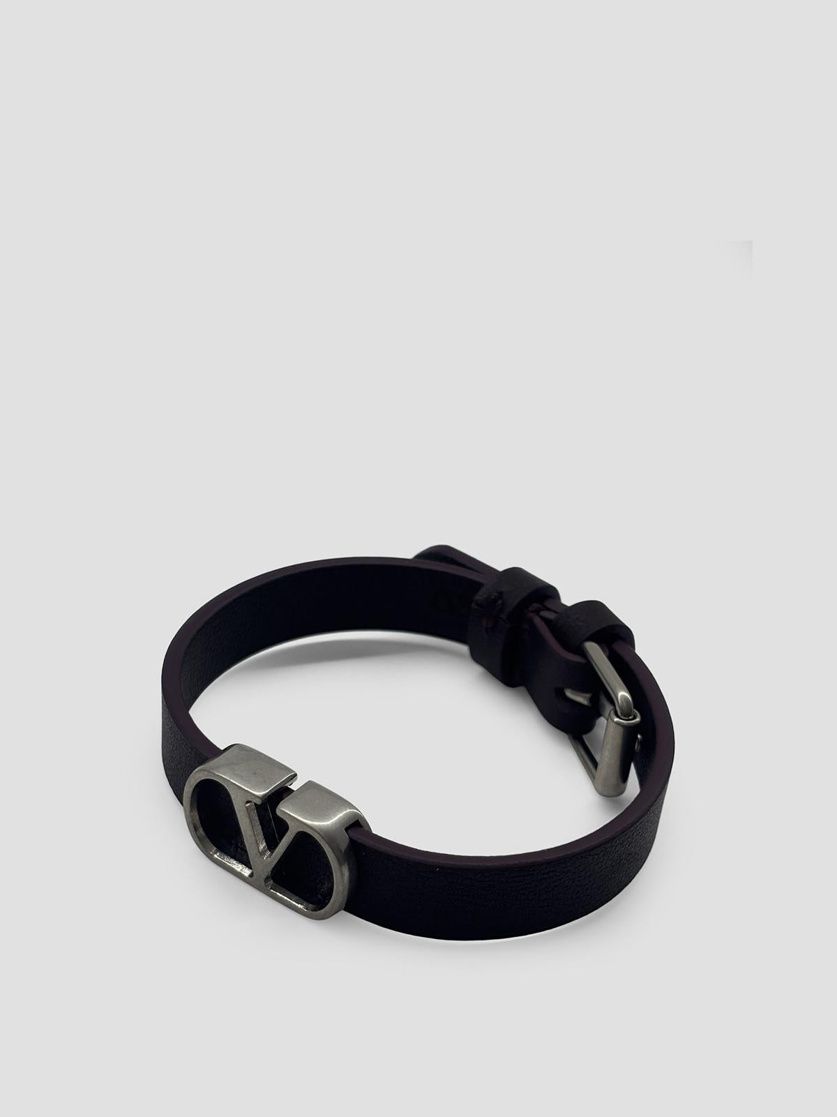 V Logo Signature Leather Bracelet